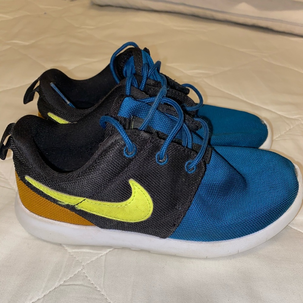 Boys multi color Roche Run